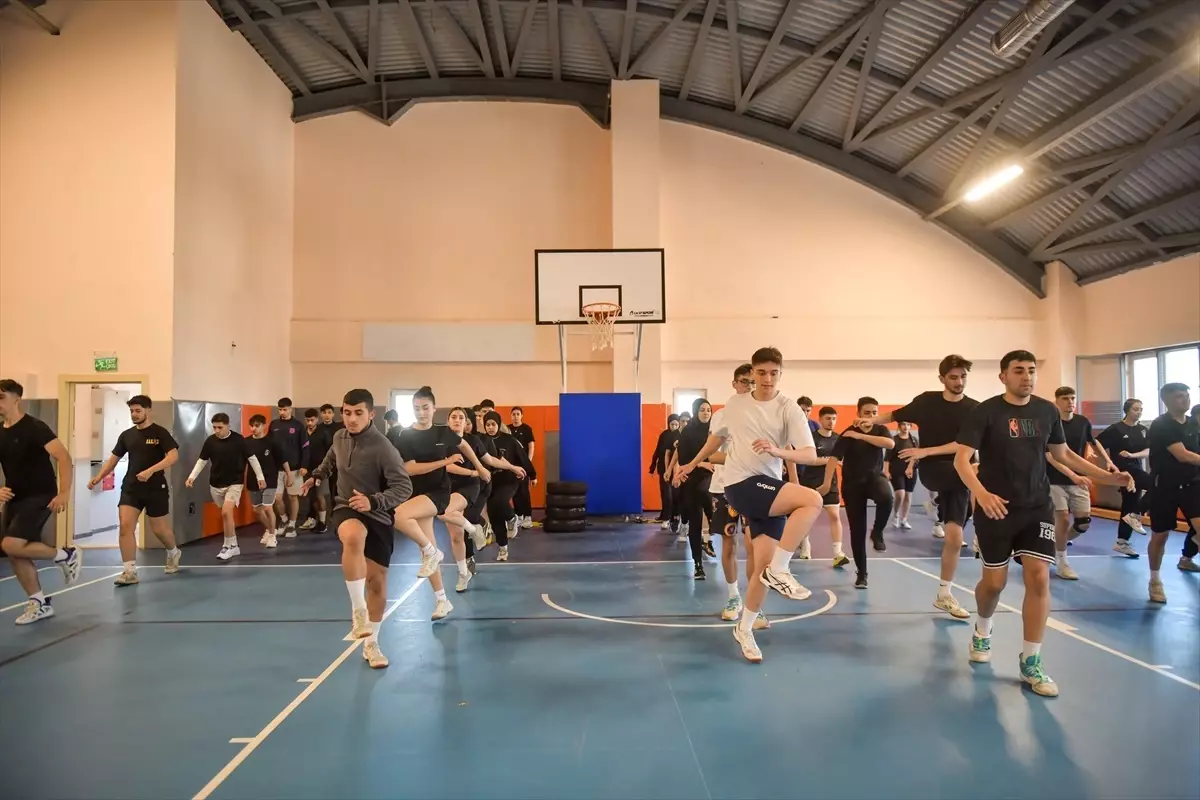 Esenyurt’ta Gençler için Spor Kursu
