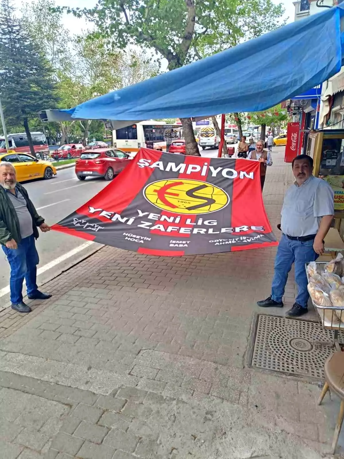 Esnaf, Eskişehirspor İçin Dev Bayrak Yaptırdı