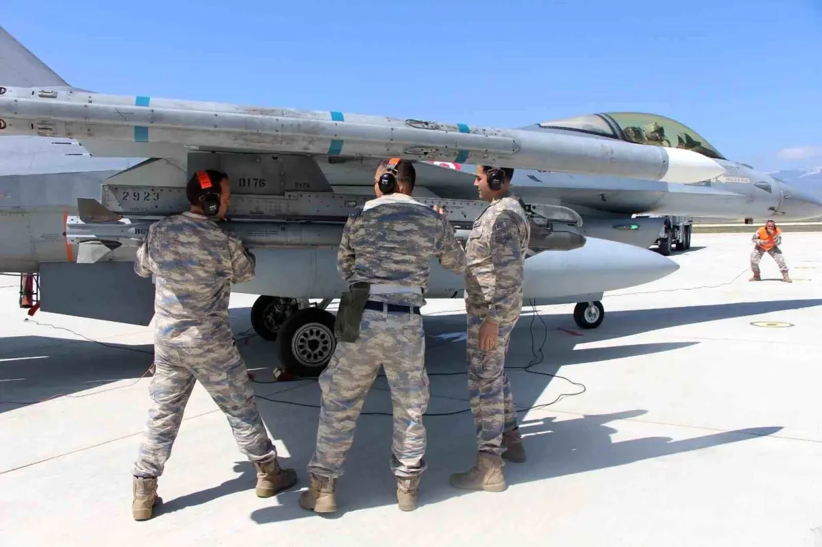 F-16’lar 15 Dakikada Tekrar Uçuşa Hazır
