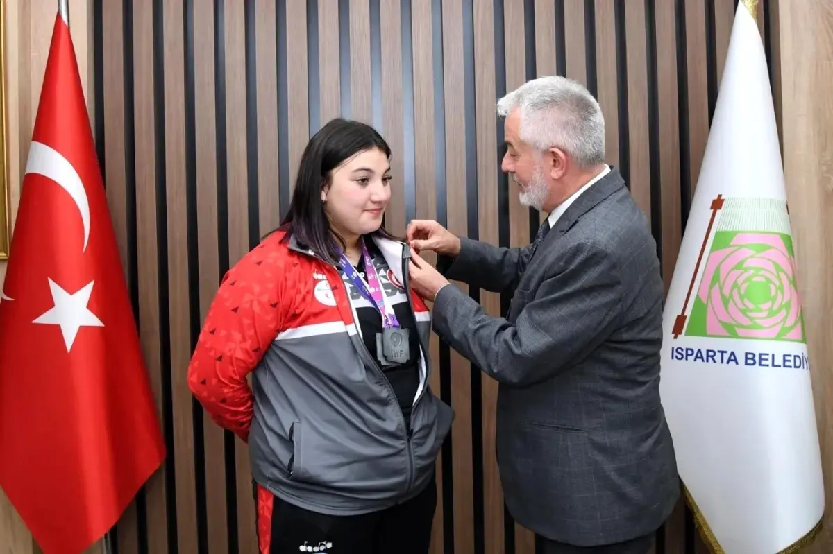 Fatma Gül Çevik, Gençler Dünya Halter Şampiyonası’nda Altın Madalya Kazandı