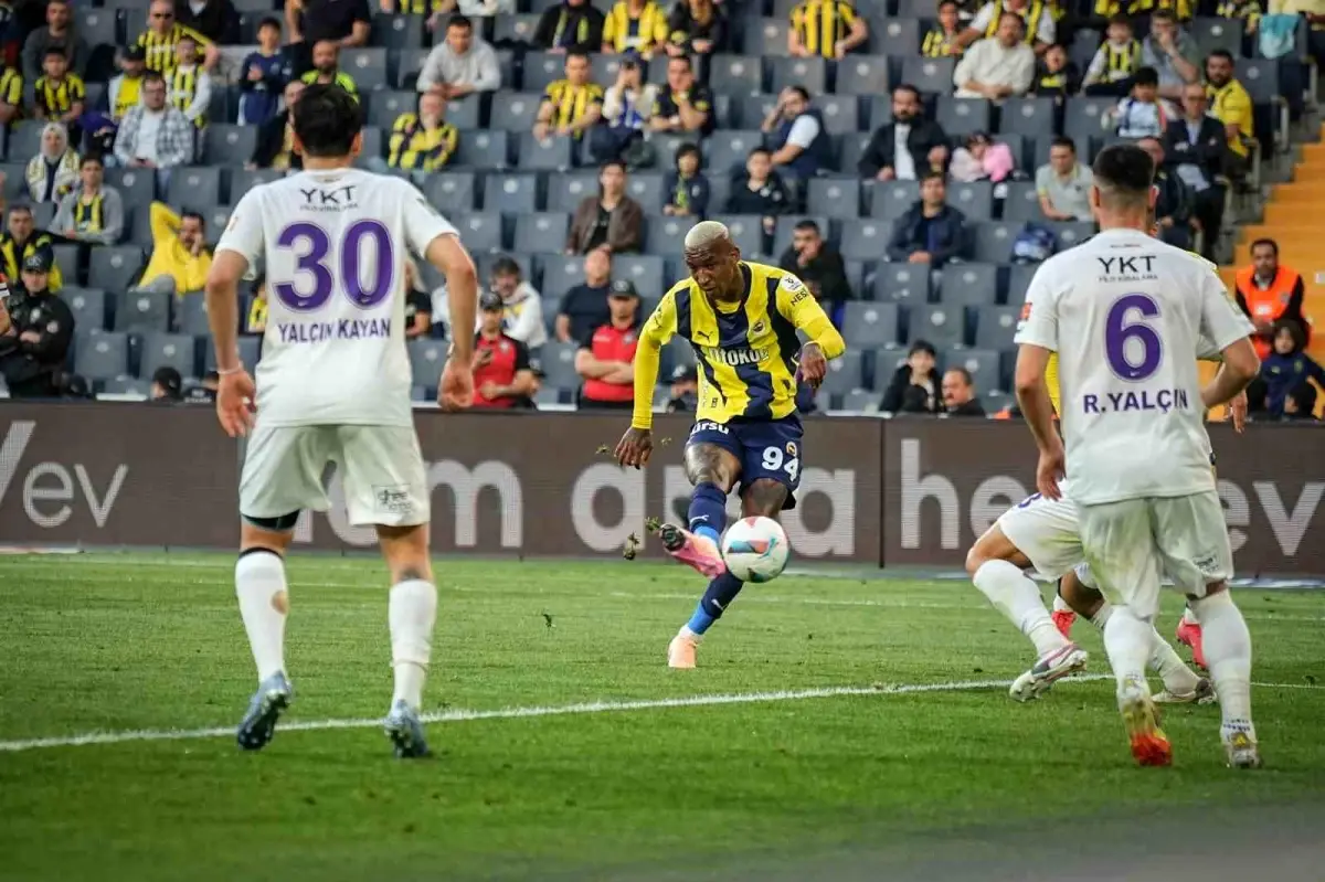 Fenerbahçe 1-0 Önde: Birinci Yarı Sonucu