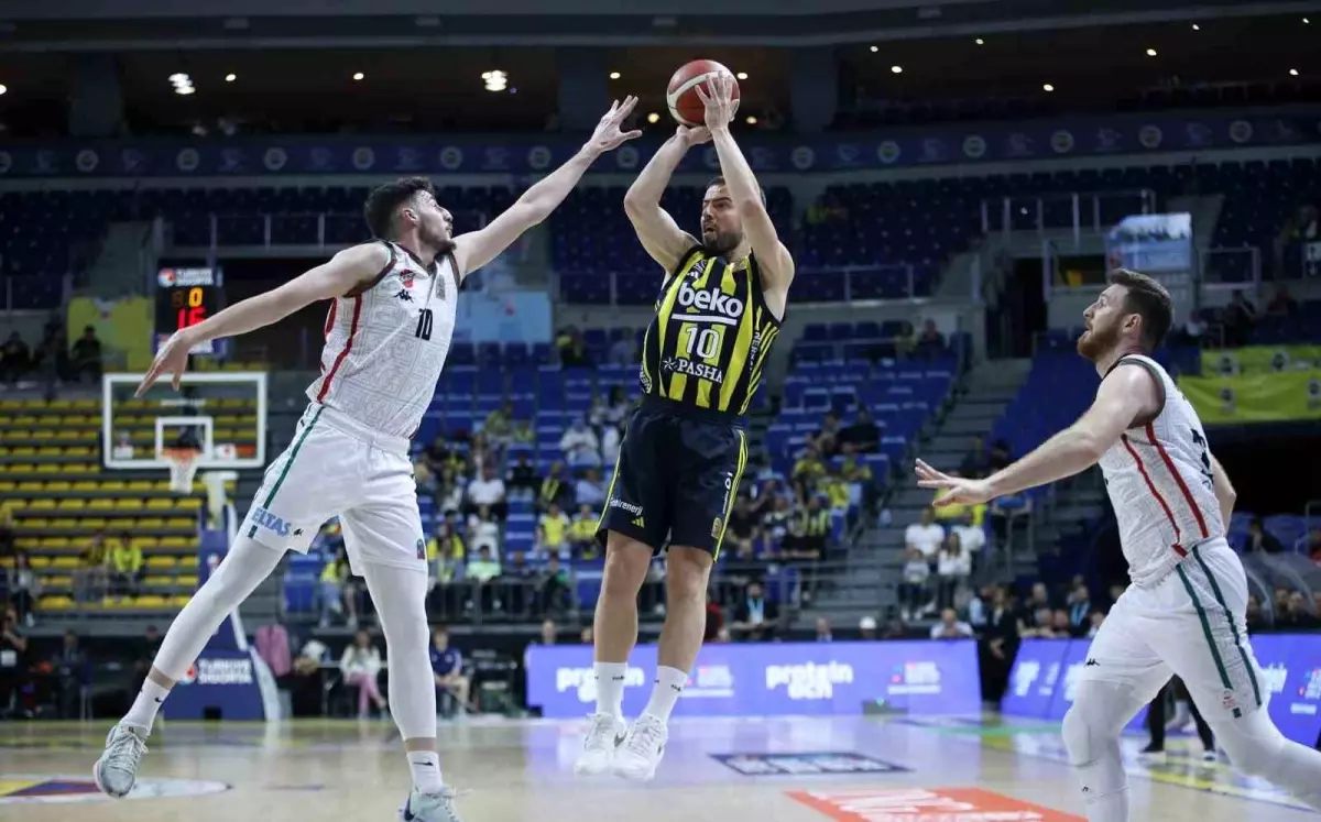 Fenerbahçe, Karşıyaka’yı Yendi