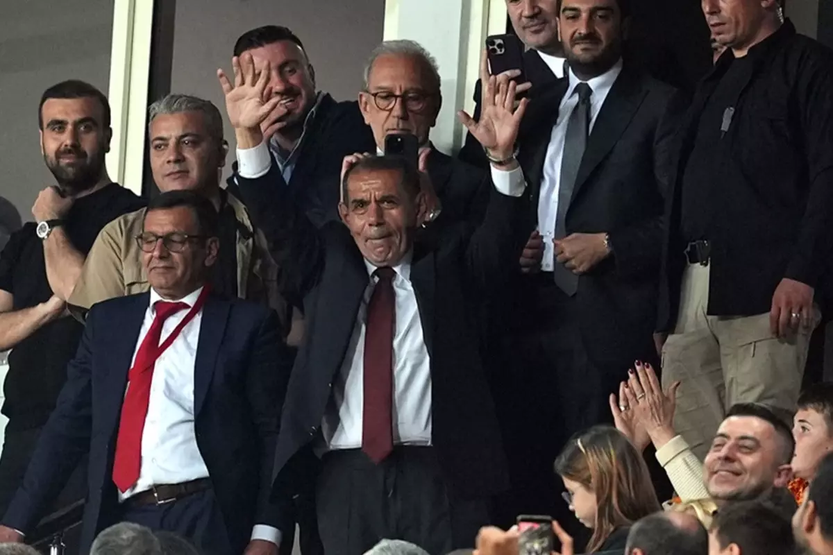 Fenerbahçeli efsane Galatasaray’ın şampiyonluğunu kutladı! Özbek ayakta alkışladı