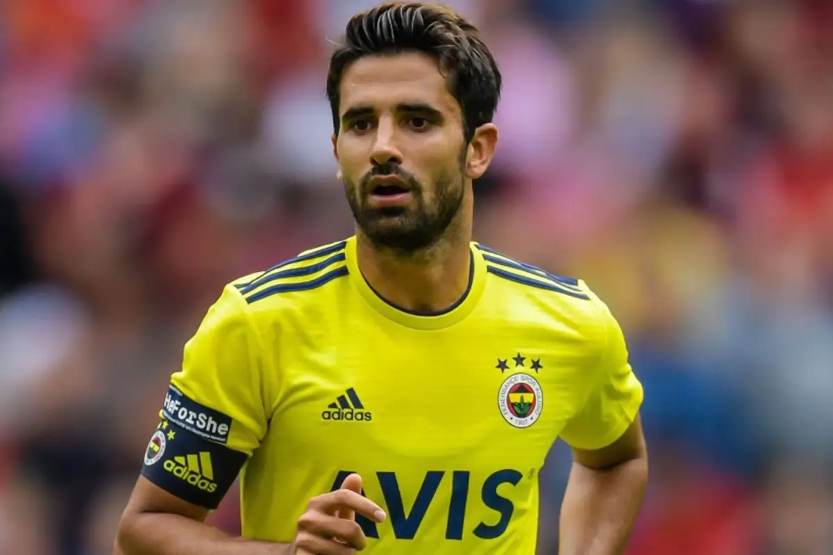 Fenerbahçe’nin eski futbolcusu Alper Potuk’a büyük şok: Alandan çekilin talimatı değerliye patladı
