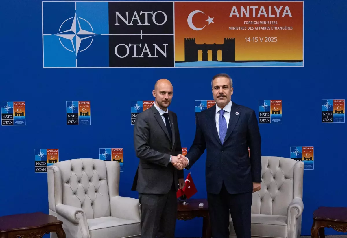 Fidan ve Barrot NATO Tepesinde Görüştü