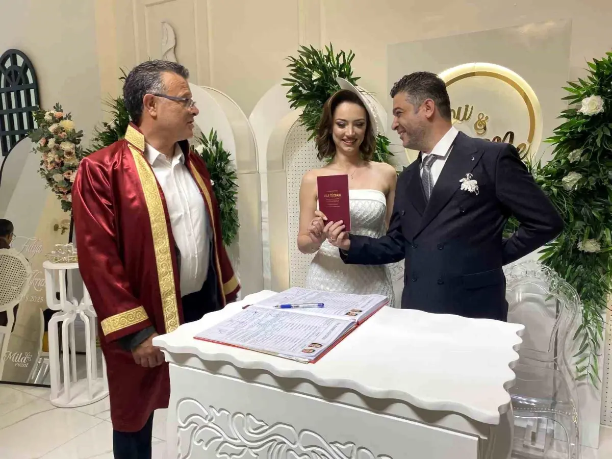 Filistinli Aile Tabibi Akram Mukat ile Kızılay Uzman Yardımcısı Fulya Karataş Evlendi