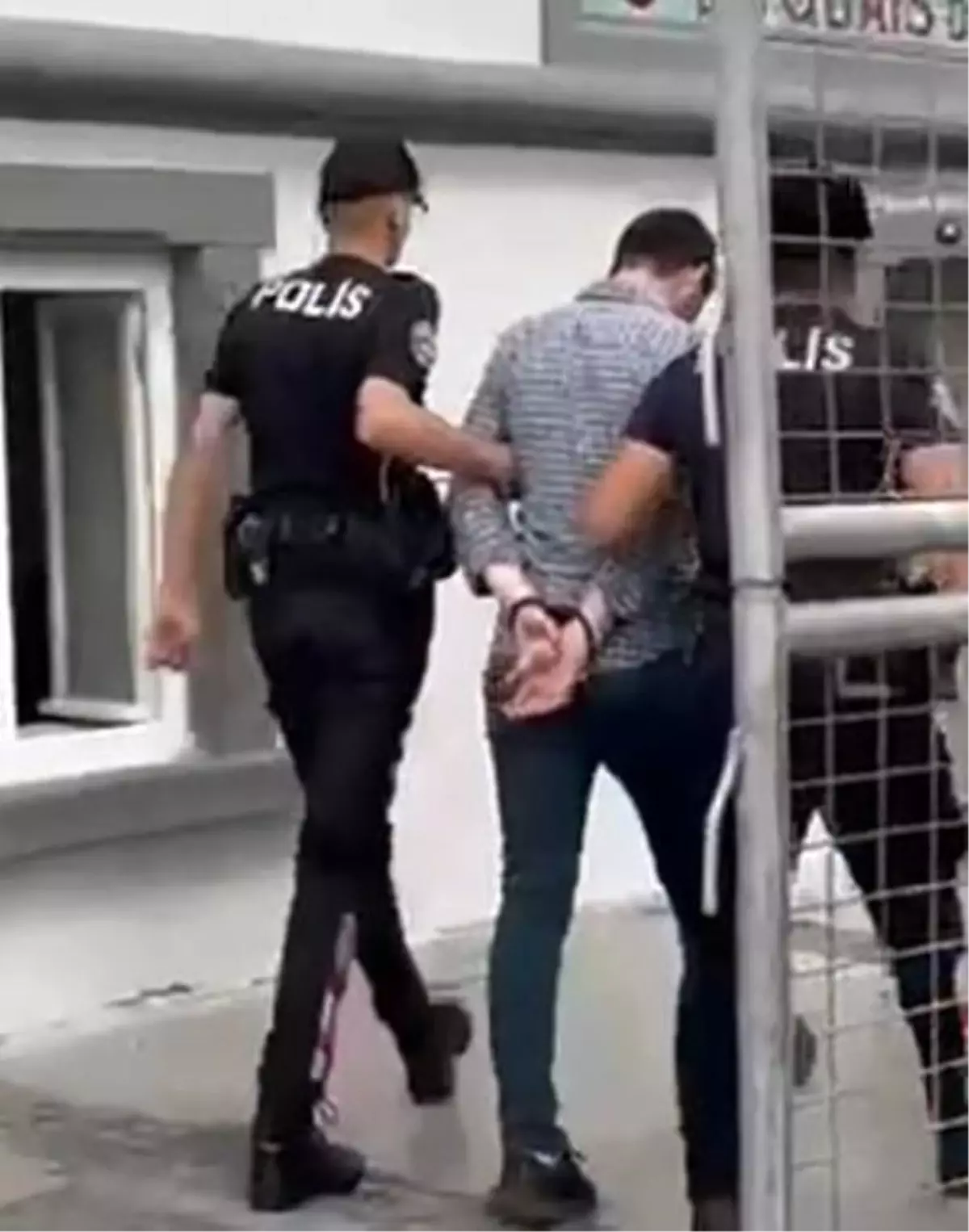 Firari Hükümlü İzmir’de Yakalandı
