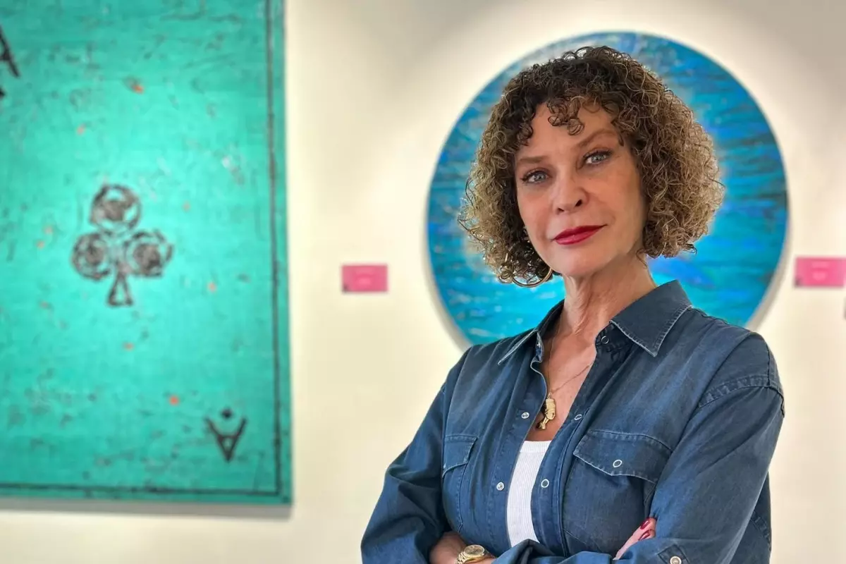 Fırça darbeleriyle gelen yine doğuş: Ekranlardan sanat galerisine