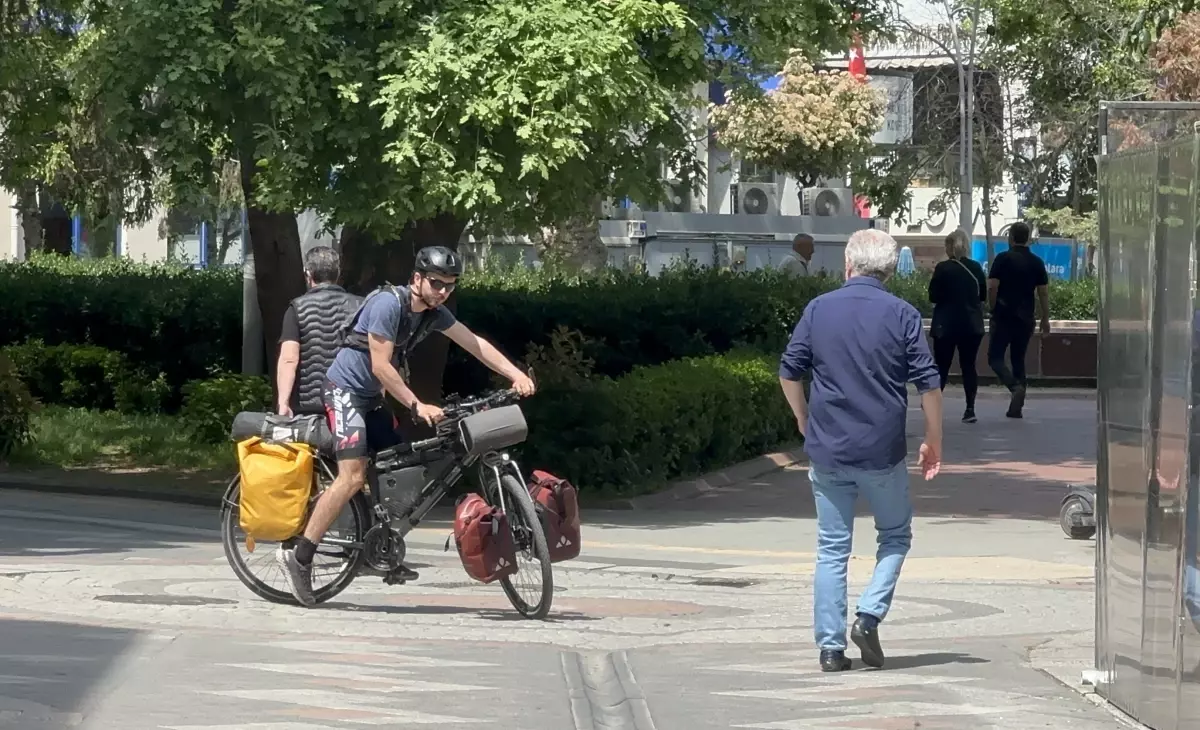 Fransız Bisiklet Tutkunu 4 Bin Km Pedal Çevirerek Yalova’ya Ulaştı