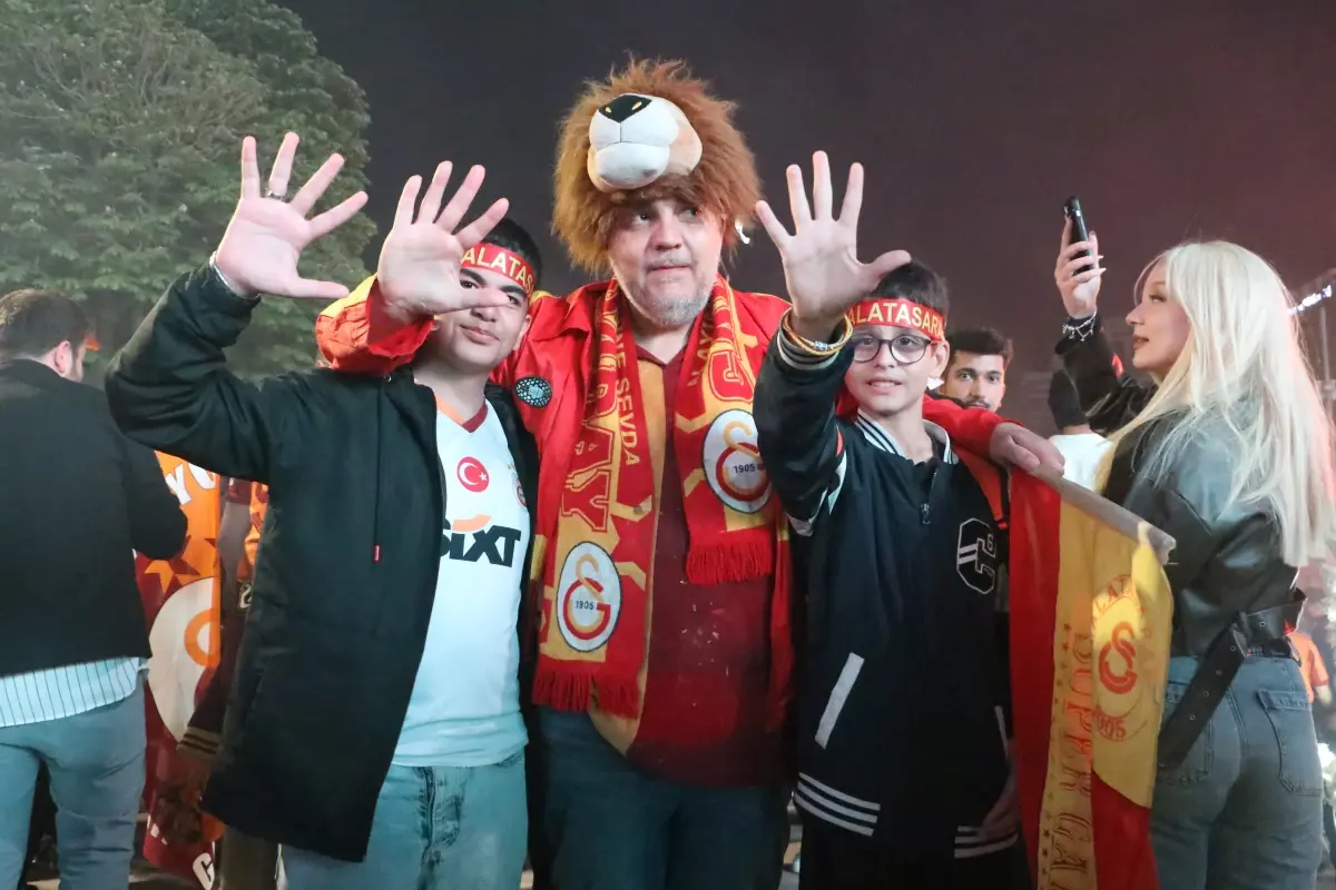 Galatasaray 25. Şampiyonluğunu Coşkuyla Kutladı