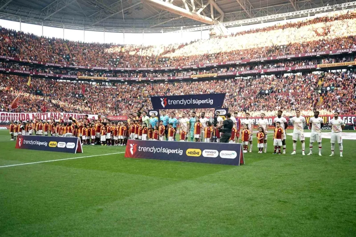 Galatasaray-Kayserispor: Birinci 15 Dakika Golsüz Geçti