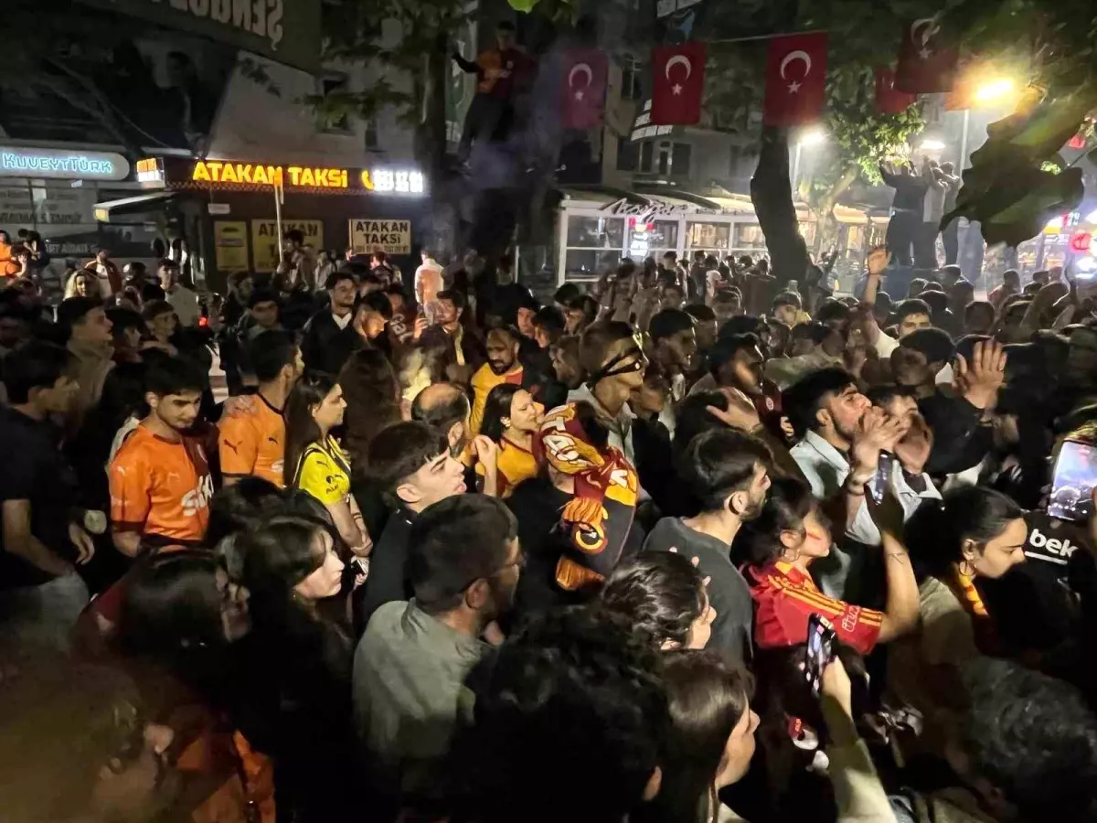 Galatasaray Kutlamaları Renkli Geçti
