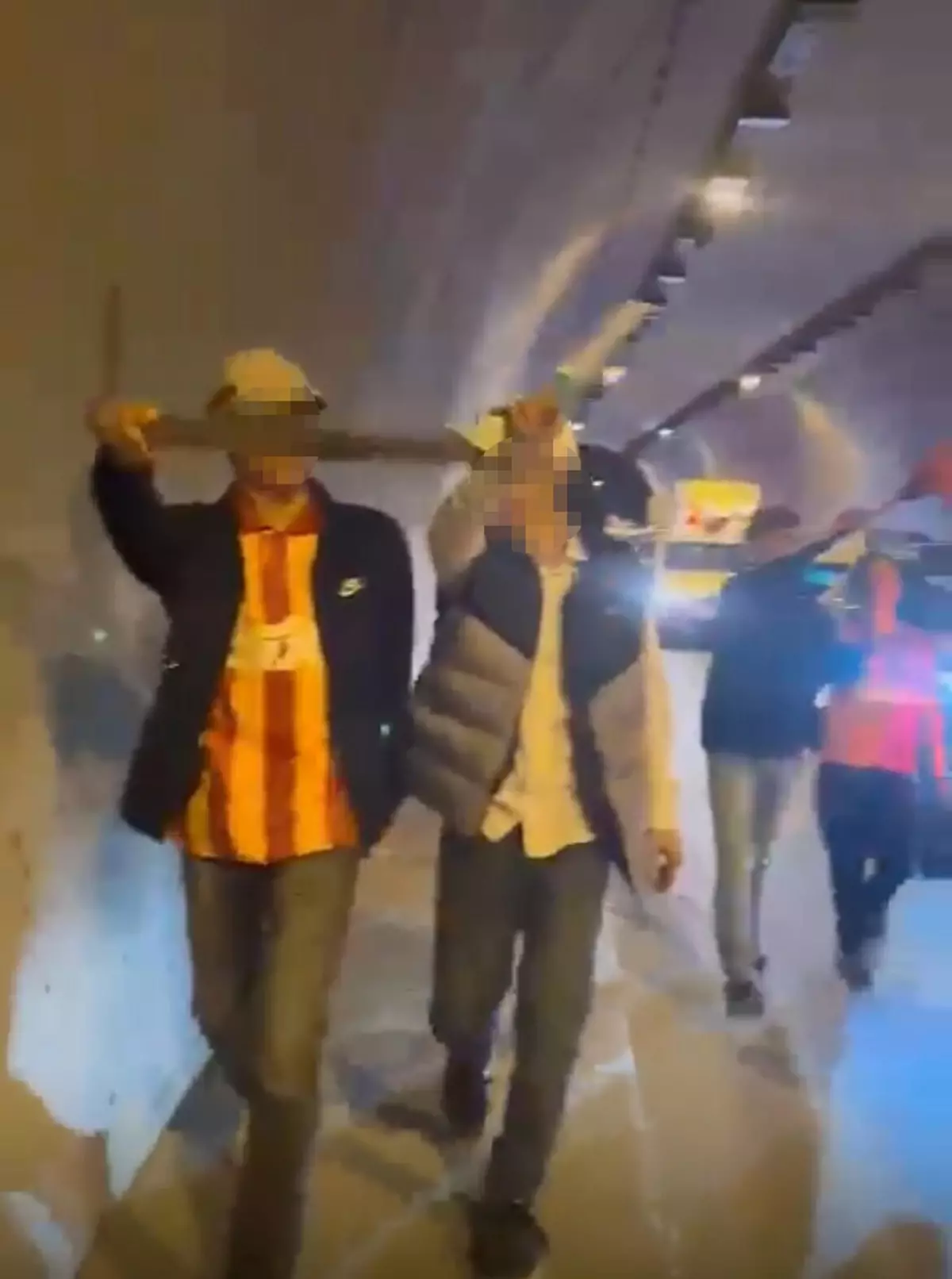 Galatasaray Kutlamasında Bıçaklı Şüpheliler Gözaltında
