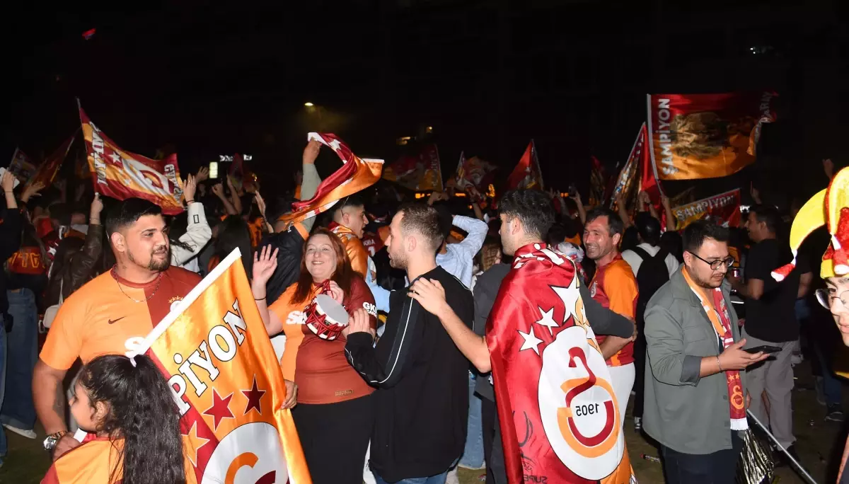 Galatasaray Şampiyonluğu İzmir’de Coşkuyla Kutlandı