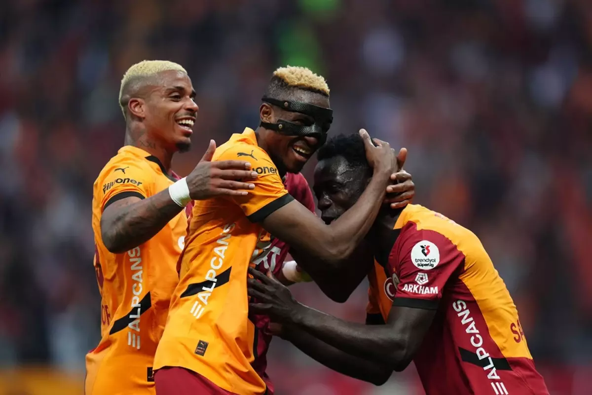 Galatasaray, Sivasspor’a gol oldu yağdı! Osimhen’den meslek rekoru