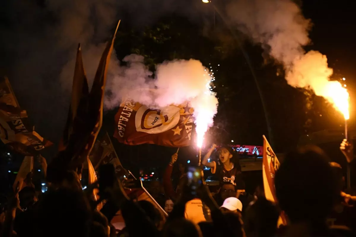 Galatasaray’ın Almanya’daki şampiyonluk kutlamalarında olay: 33 polis yaralı