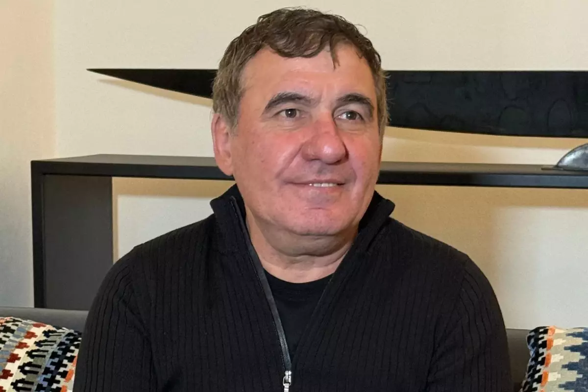 Galatasaray’ın efsanesi Hagi, Okan Buruk’u öve öve bitiremedi: Altın takımın bir modülü