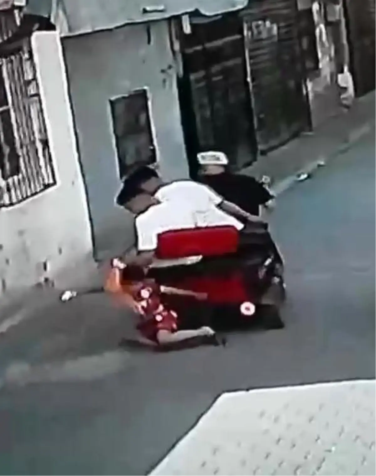 Galatasaraylı Çocuğa Sokakta Taarruz