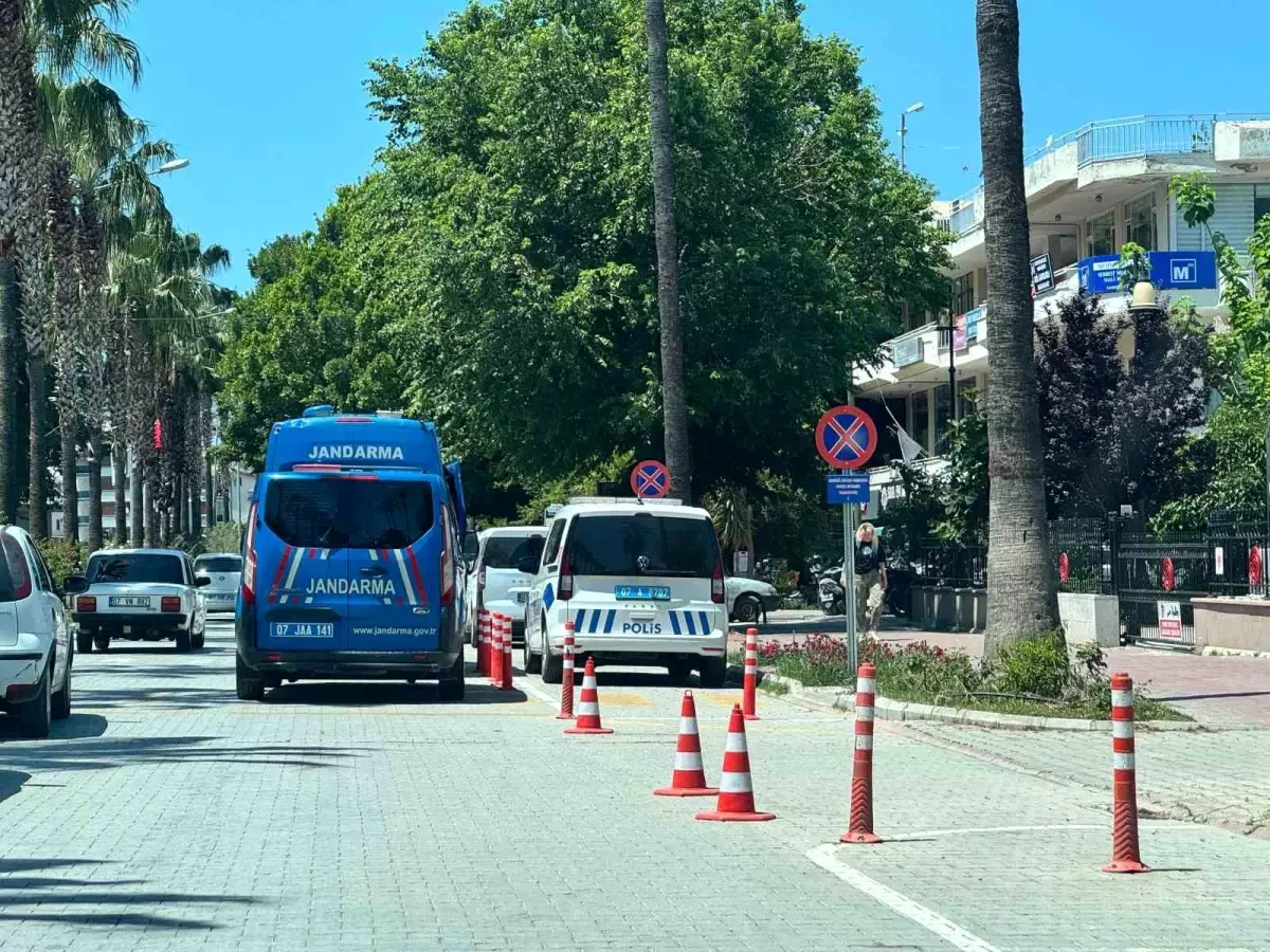 Gazipaşa’da Uydurma Kimlikli Şoför ve Sistemsiz Göçmenler Yakalandı
