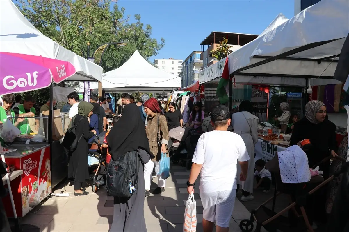Gazze İçin Kermes Düzenlendi