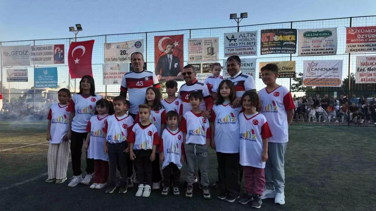 Gediz’de 20. Klâsik Halı Saha Futbol Turnuvası Tamamlandı