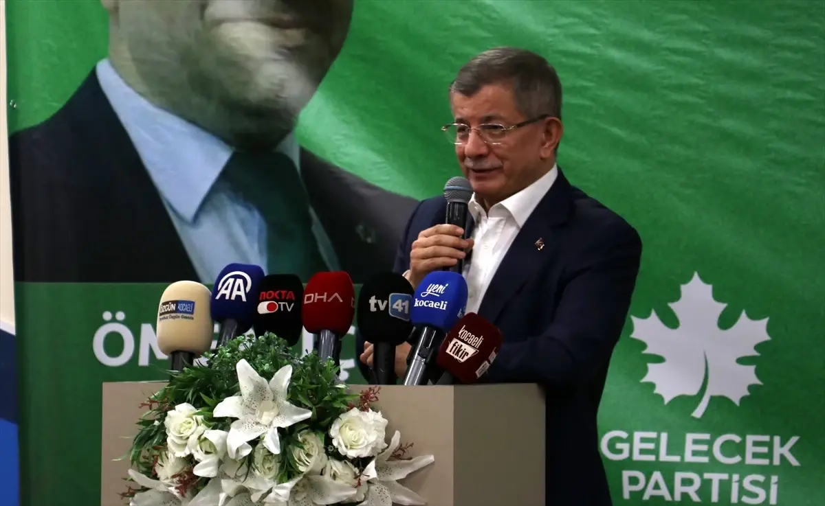 Gelecek Partisi Genel Lideri Davutoğlu, Kocaeli’de Anneler Günü programına katıldı