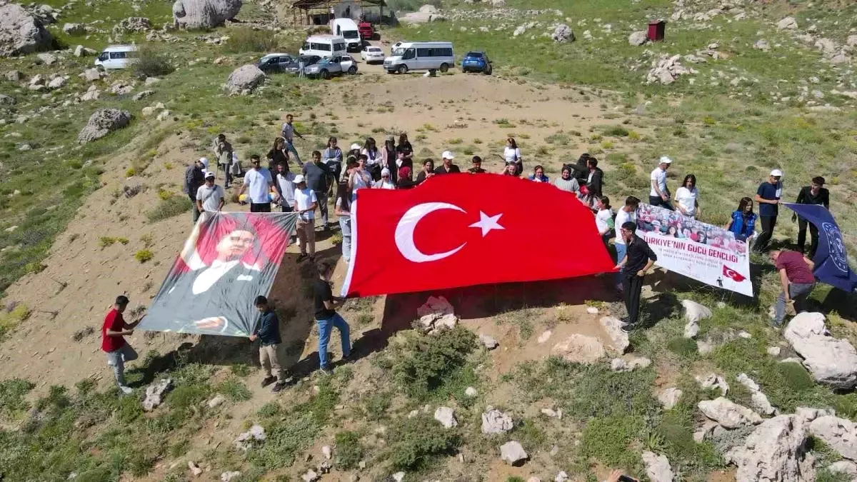 Gençler Kurdek Dağı’nda Bayram Coşkusu