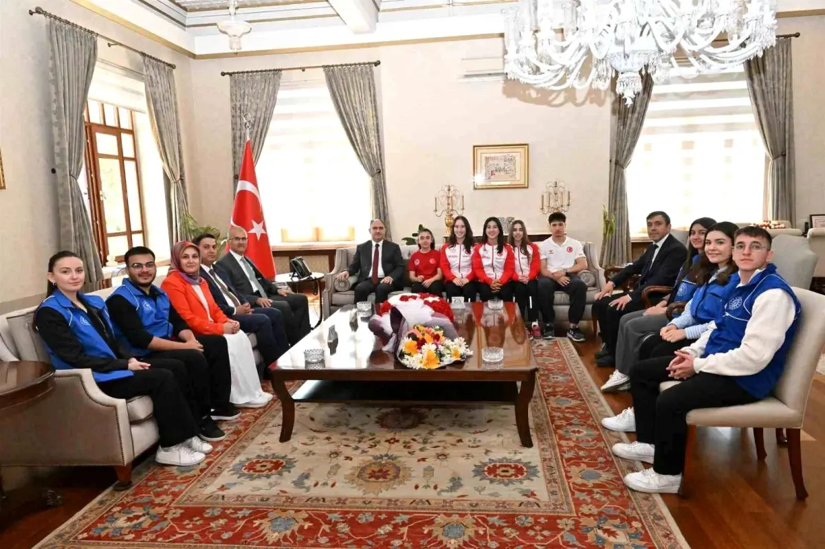 Gençlik Haftası’nda Vali Özkan’dan Gençlere Takviye