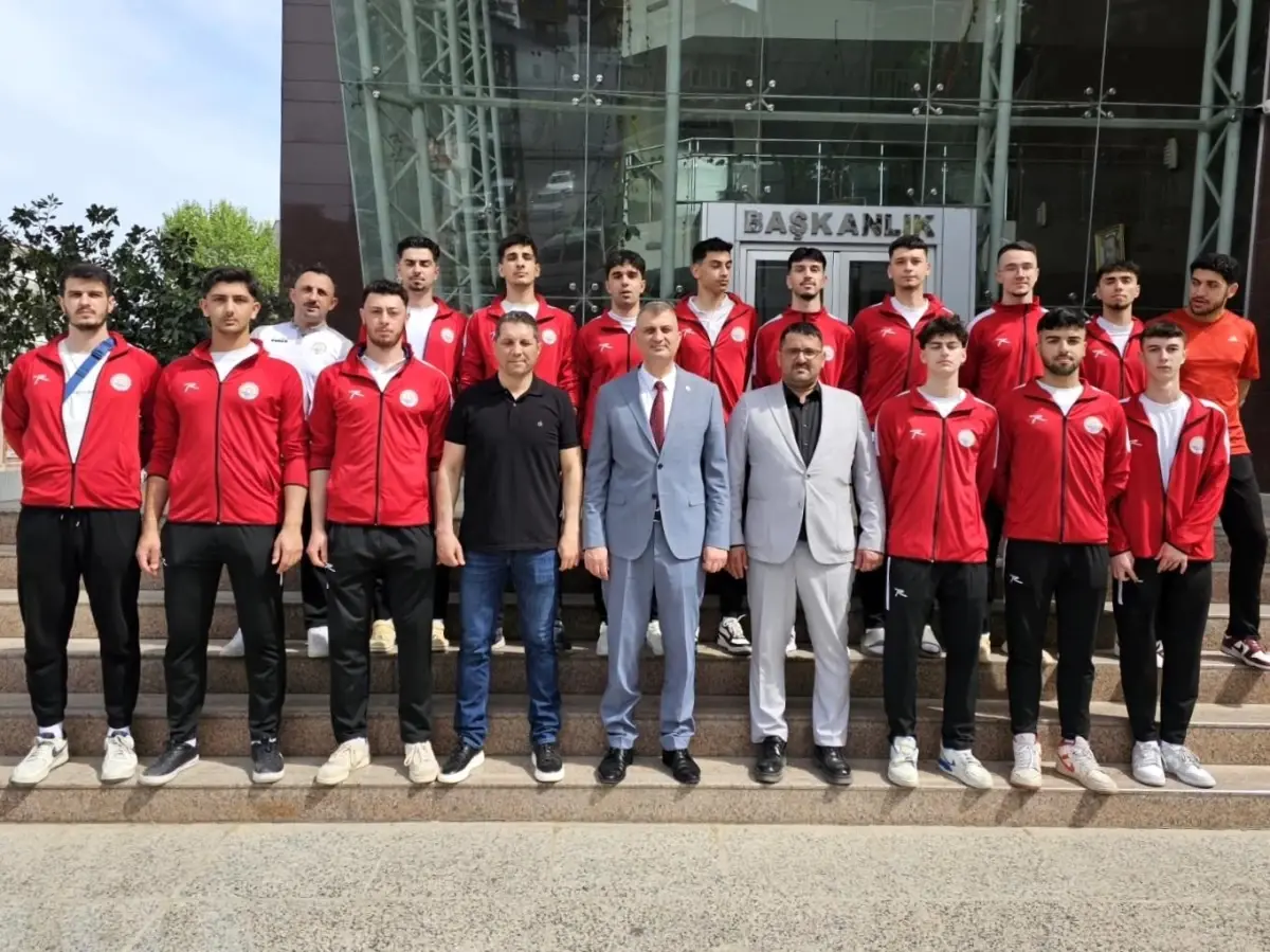 Gölcük Belediyespor Genç Erkek Voleybol Grubu Türkiye Şampiyonası için Bilecik’e Gitti