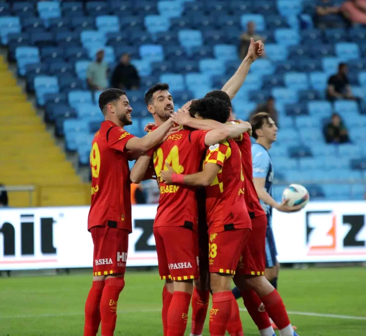 Göztepe Birinci Yarıda Önde
