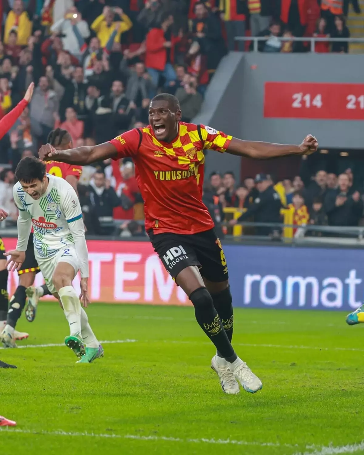 Göztepe, Heliton’un Mukavelesini Uzatıyor