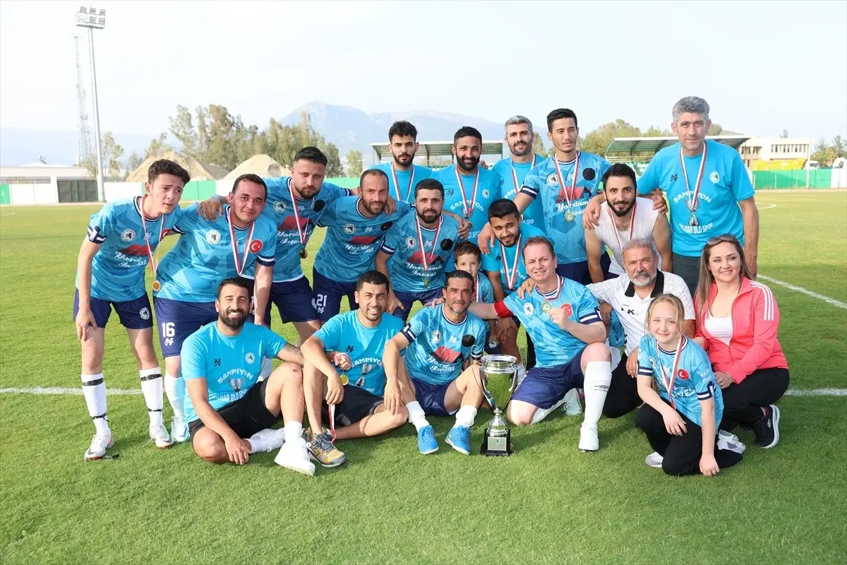 Gülnar Belediyespor Şampiyonluk Kupasını Aldı