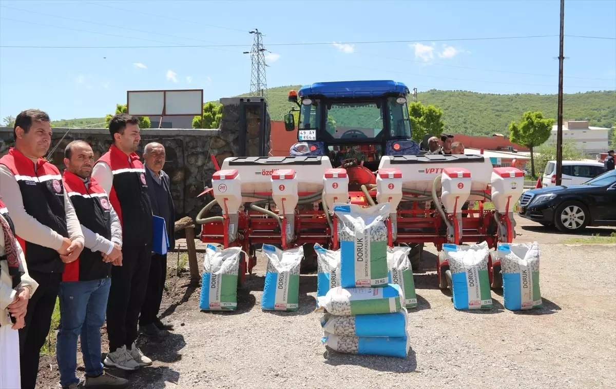 Güroymak’ta Çiftçilere Kuru Fasulye Tohumu Dağıtıldı