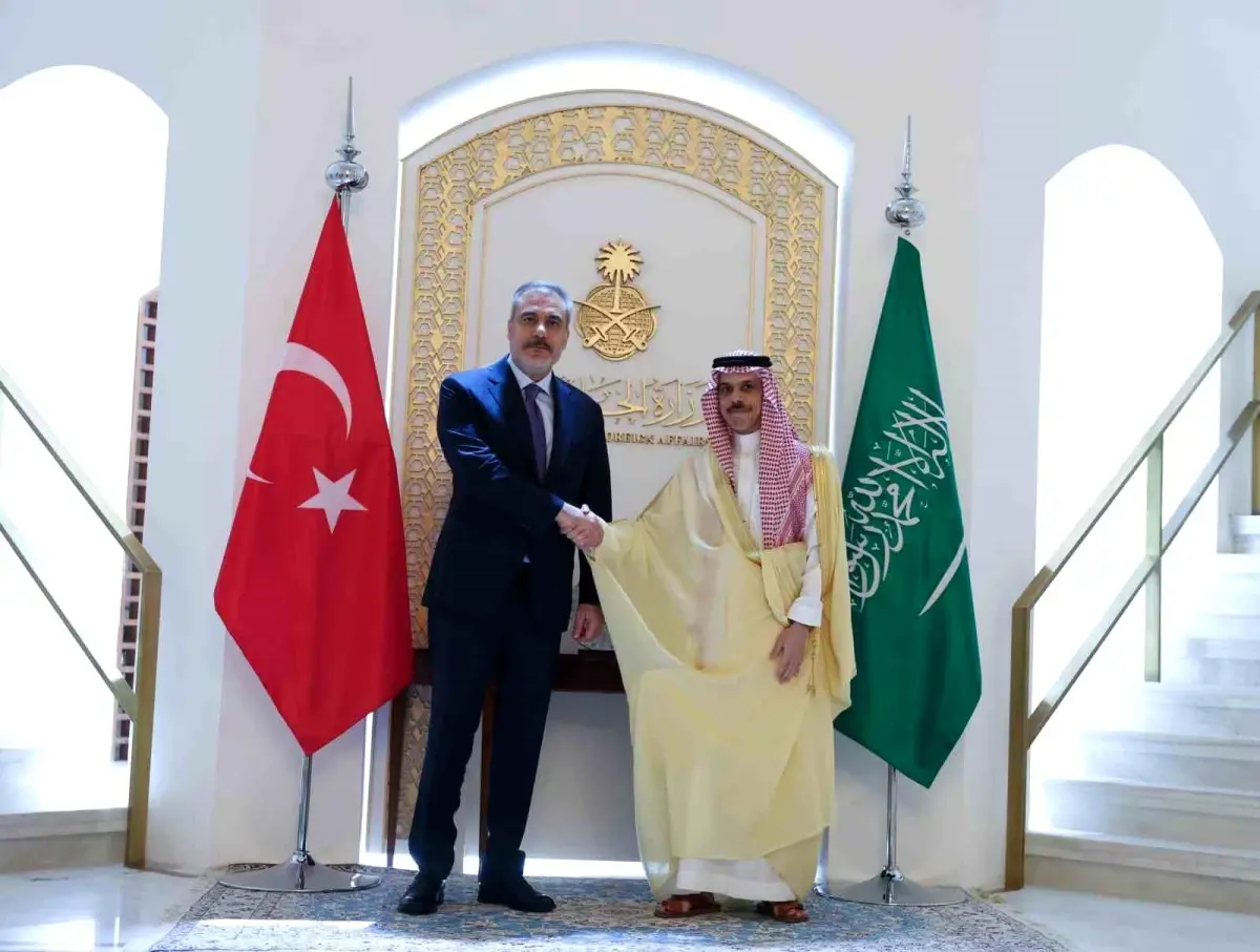 Hakan Fidan Riyad’da Suudi Bakan ile Görüştü