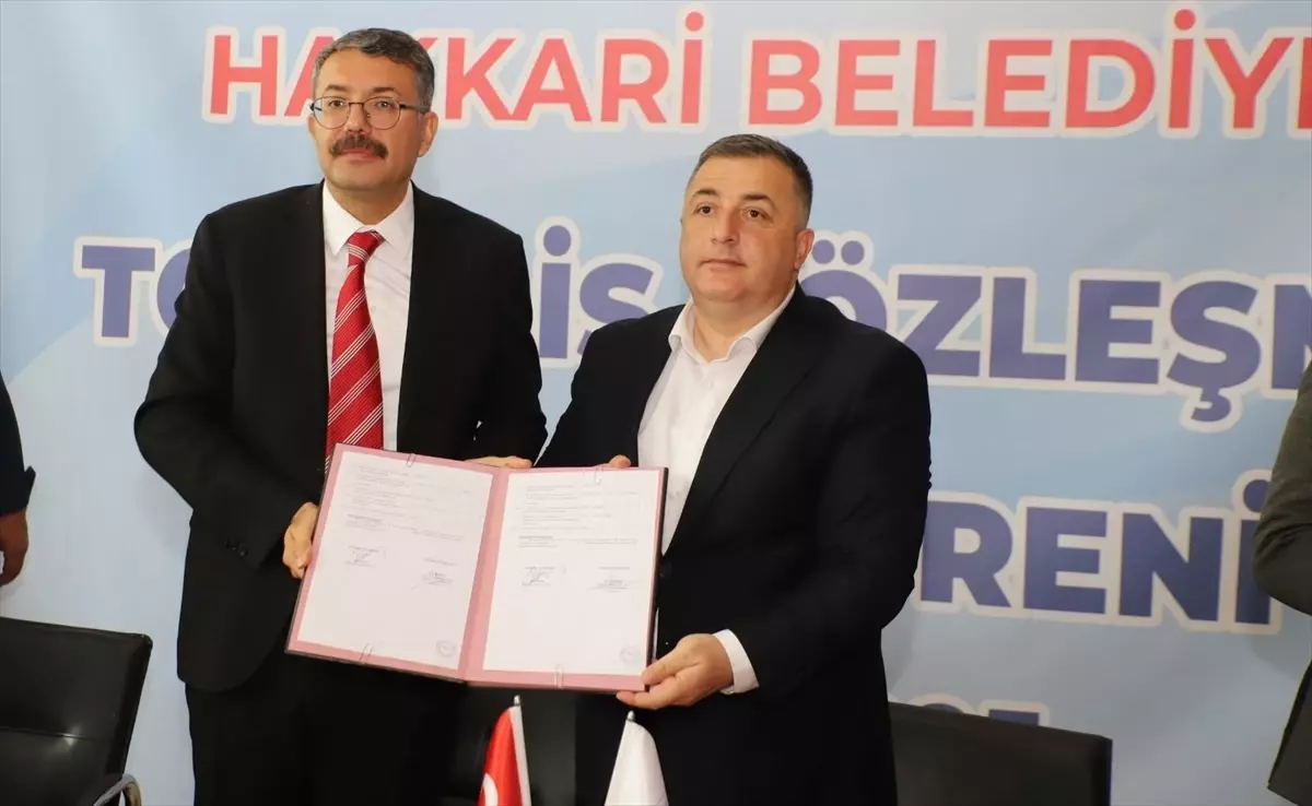 Hakkari Belediyesi ile Hizmet-İş Ortasında Kontrat İmzalandı