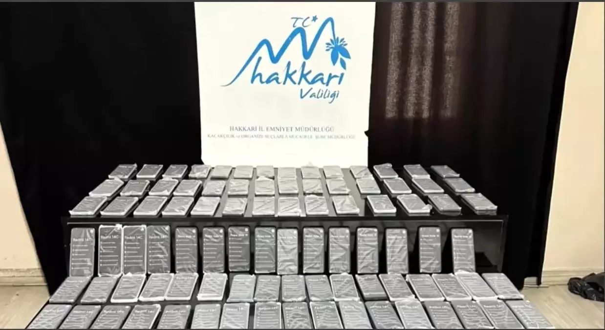 Hakkari’de 136 Kaçak Cep Telefonu Ele Geçirildi
