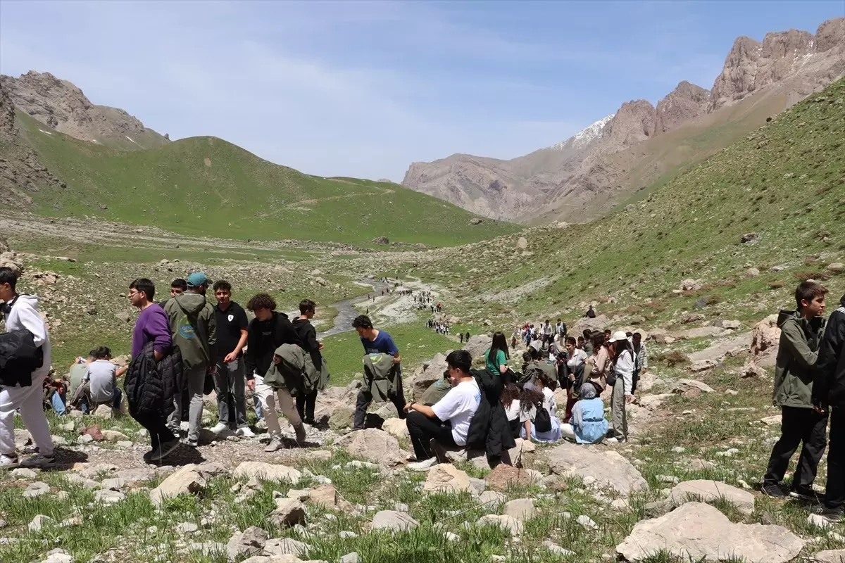 Hakkari’de Tabiat Yürüyüşü