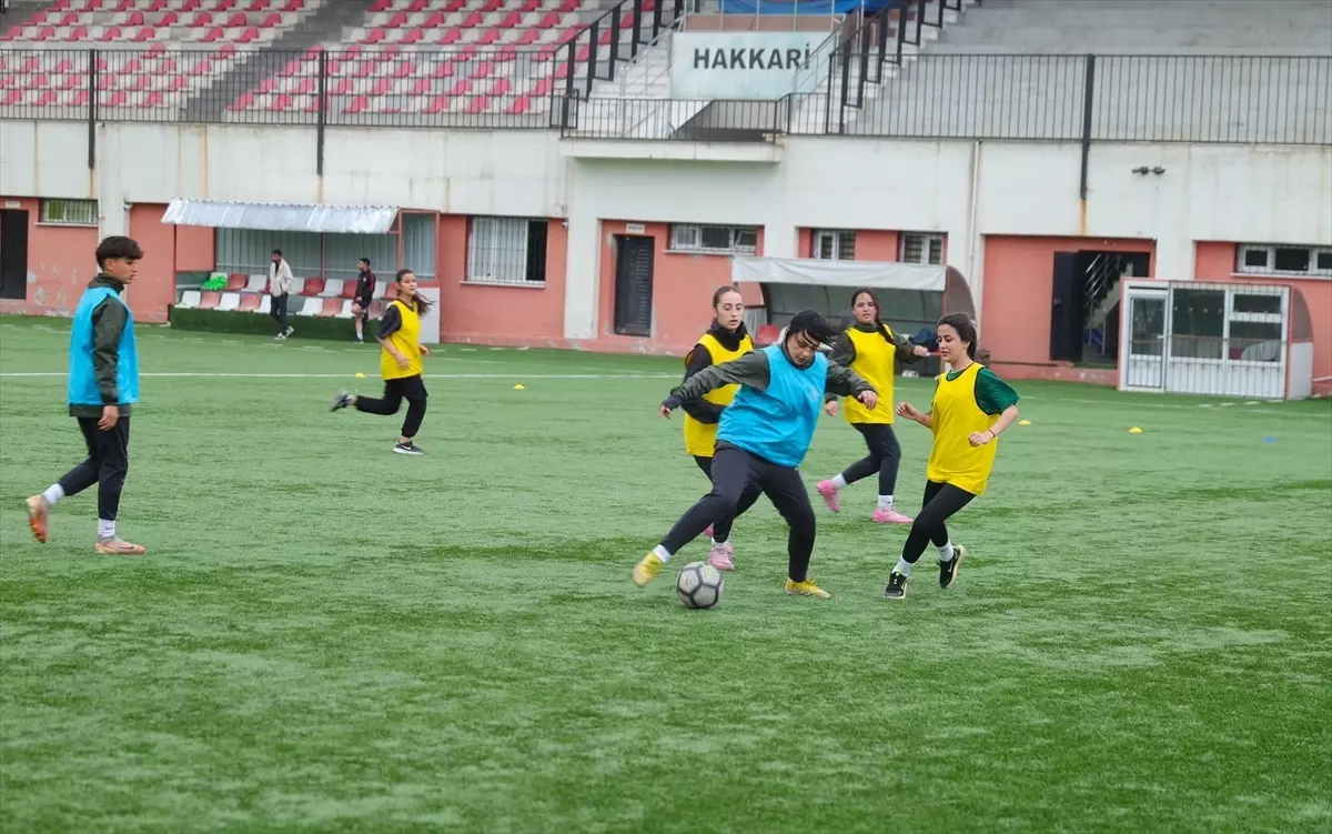 Hakkari’nin Bayan Futbol Takımı 2. Lig Maksatlı
