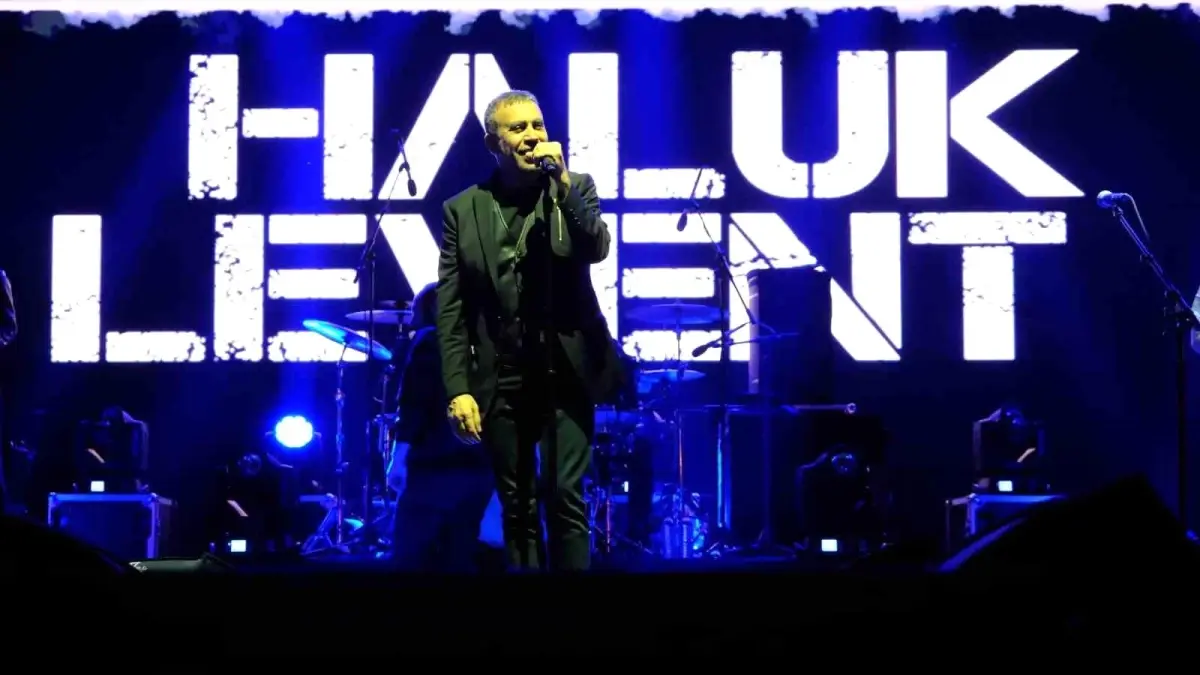 Haluk Levent, Aydın Konserinde Hayranlarına Teşekkür Etti