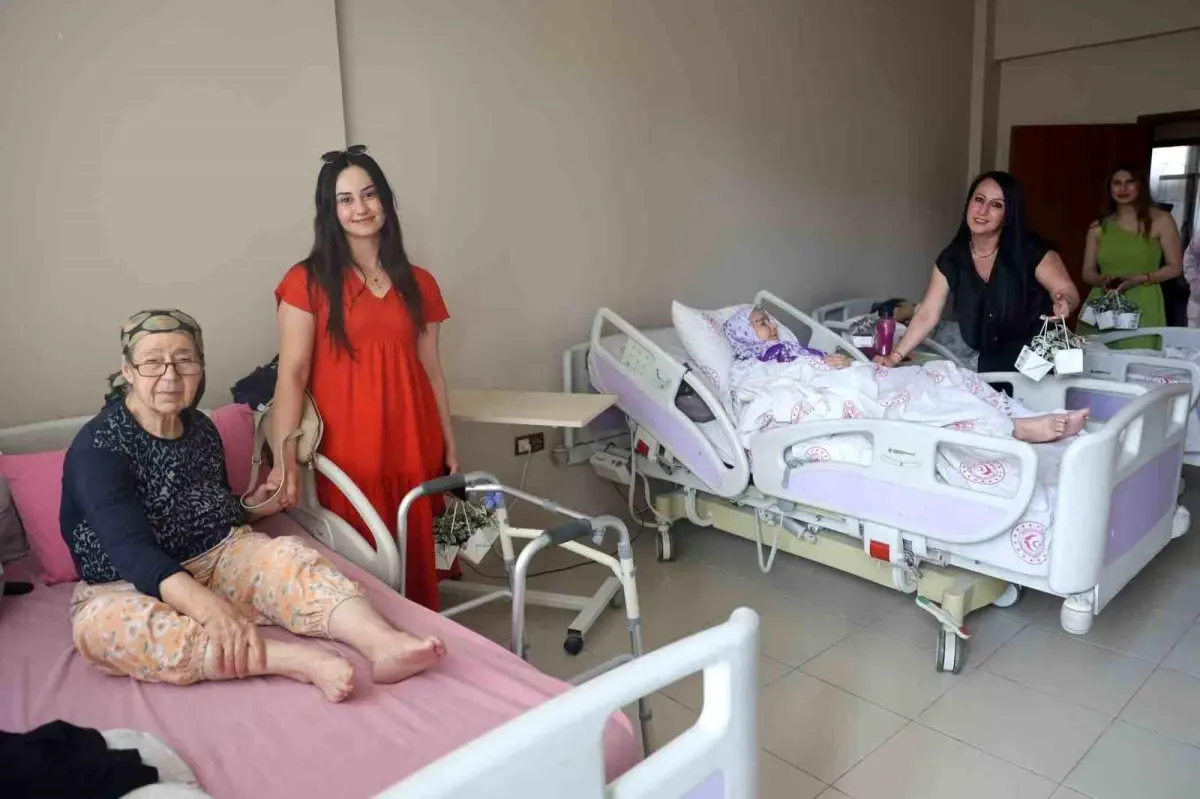 Hatay’da Anneler Günü Kutlaması