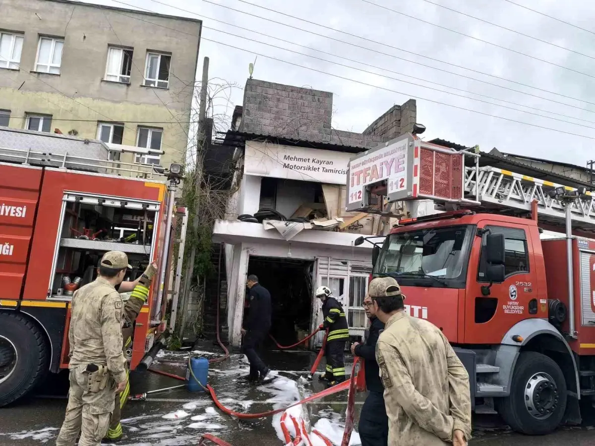 Hatay’da Motosiklet Tamircisinde Yangın