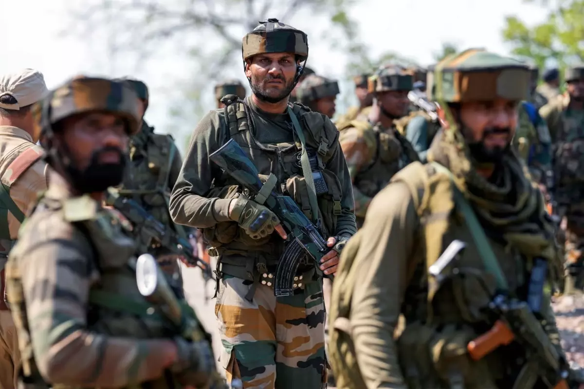 Hindistan 3 bölgeden saldırıyor: Pakistan’ın Keşmir bölgesinde çok sayıda patlama