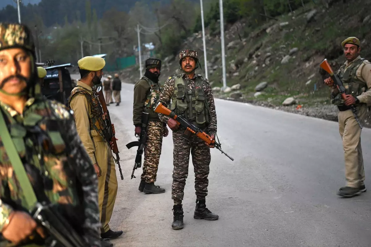 Hindistan’ı sorumlu tuttular! Pakistan’da askeri araca bombalı atak: 7 meyyit