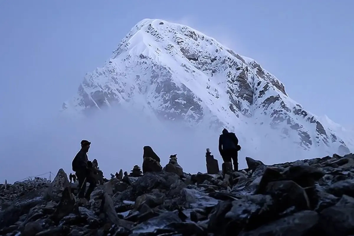 Hint dağcı Everest Dağı’nın doruğunda hayatını kaybetti