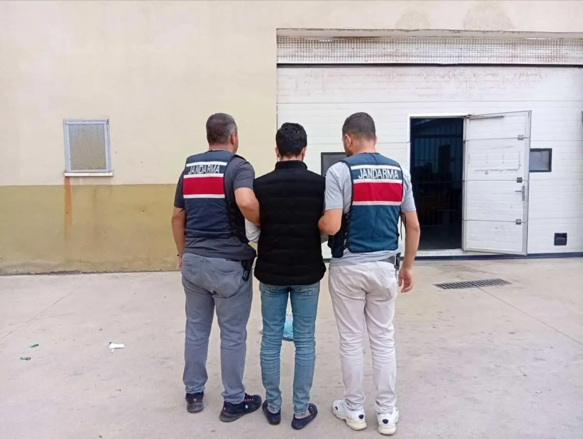 Hırsızlık Kabahatinden Aranan Şahıs Yakalandı
