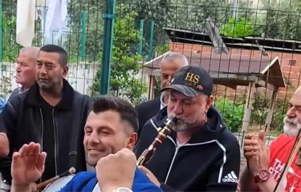 Hüsnü Şenlendirici İznik’te Düğün Coşkusu Yaşattı
