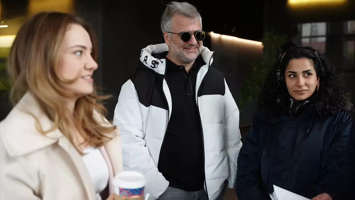 % İKİ: Mizahi Bir Dünya Kuruyor