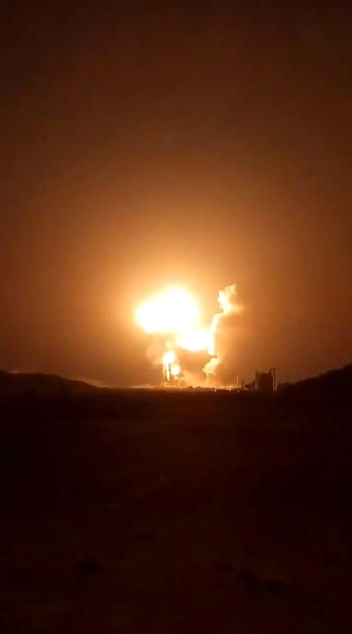 İsrail, Yemen’in Hudeyde’sine Hava Hücum Düzenledi