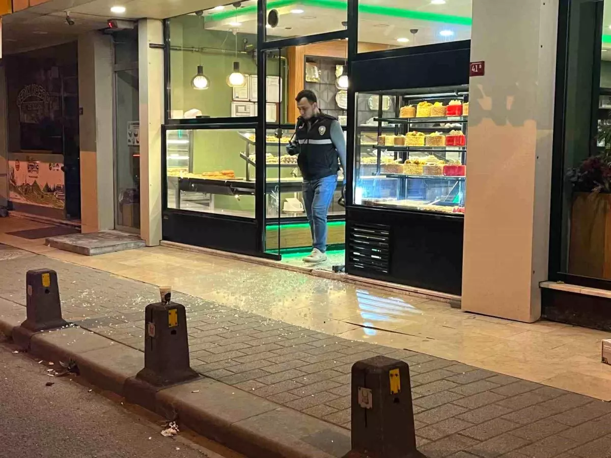 İstanbul’da Genç Kafede Silahlı Taarruza Uğradı
