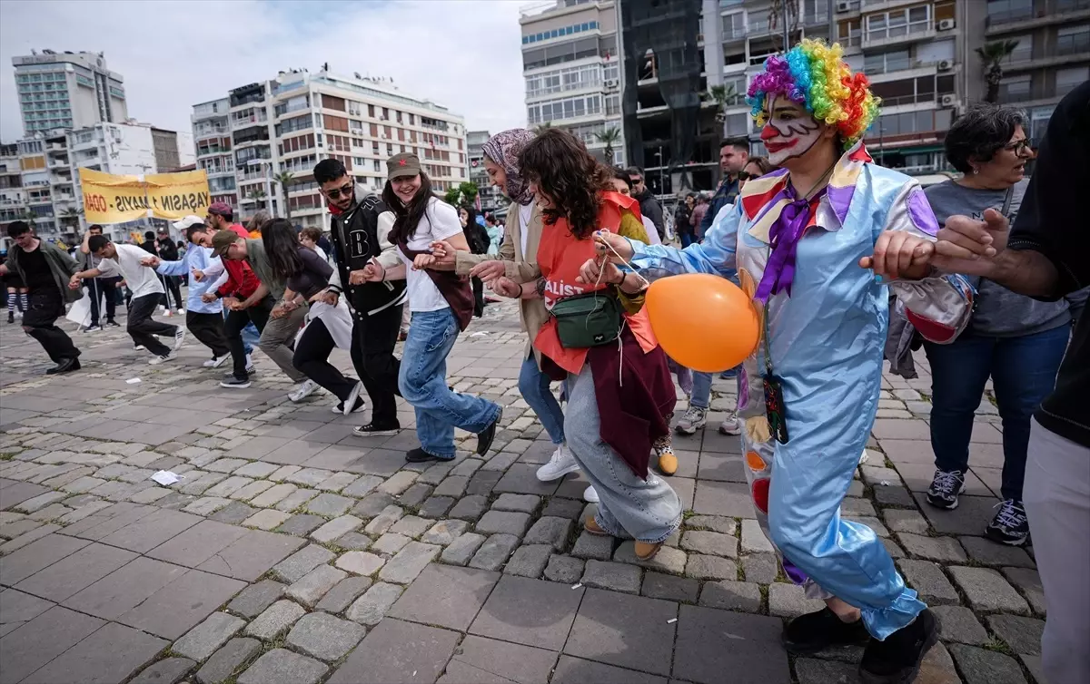 İzmir ve etraf vilayetlerde 1 Mayıs Emek ve Dayanışma Günü kutlandı